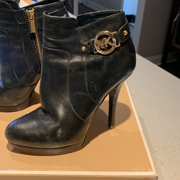 Black Michael Kors Wyatt Booties size 7 - Picture 2 of 4